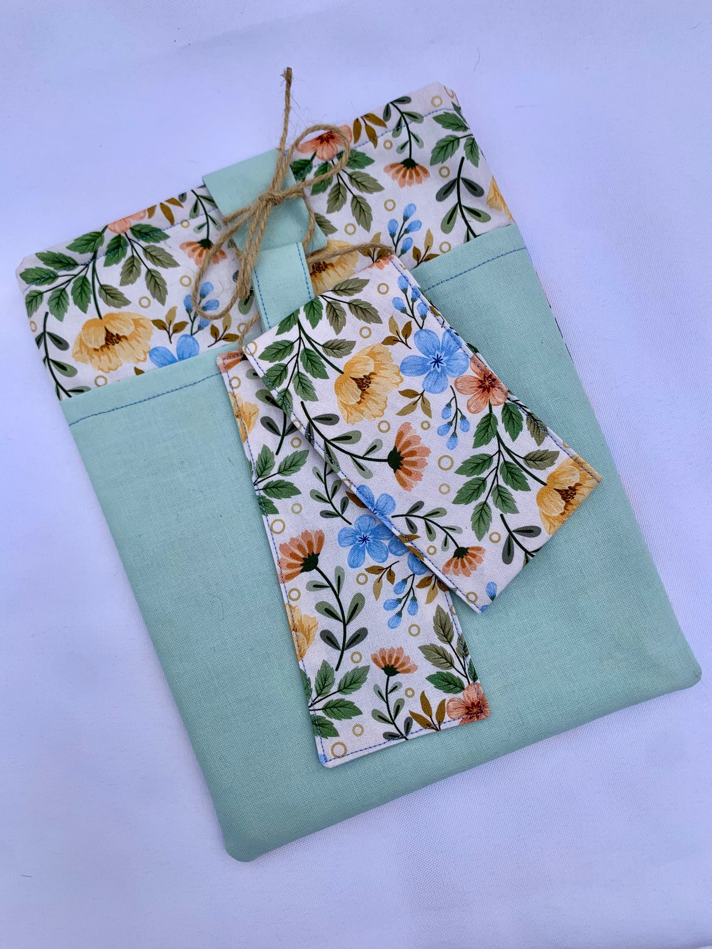 Blue Floral Book Sleeve Set